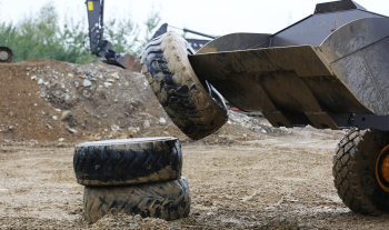 Opony na dzikich wysypiskach