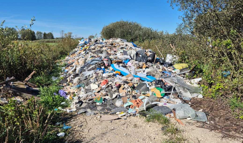 Odpady zablokowały gminne drogi